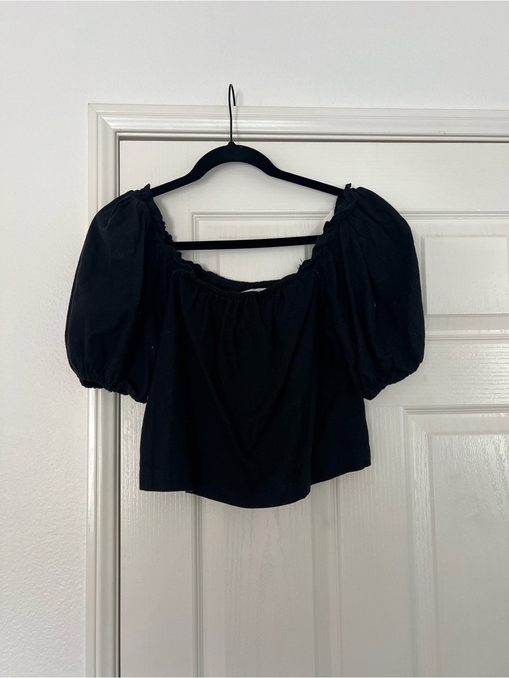 Abercrombie & Fitch Black Puff-Sleeve Crop Top